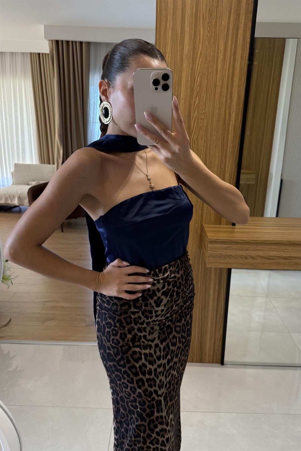 Saphira Lacivert Saten Şallı Bluz