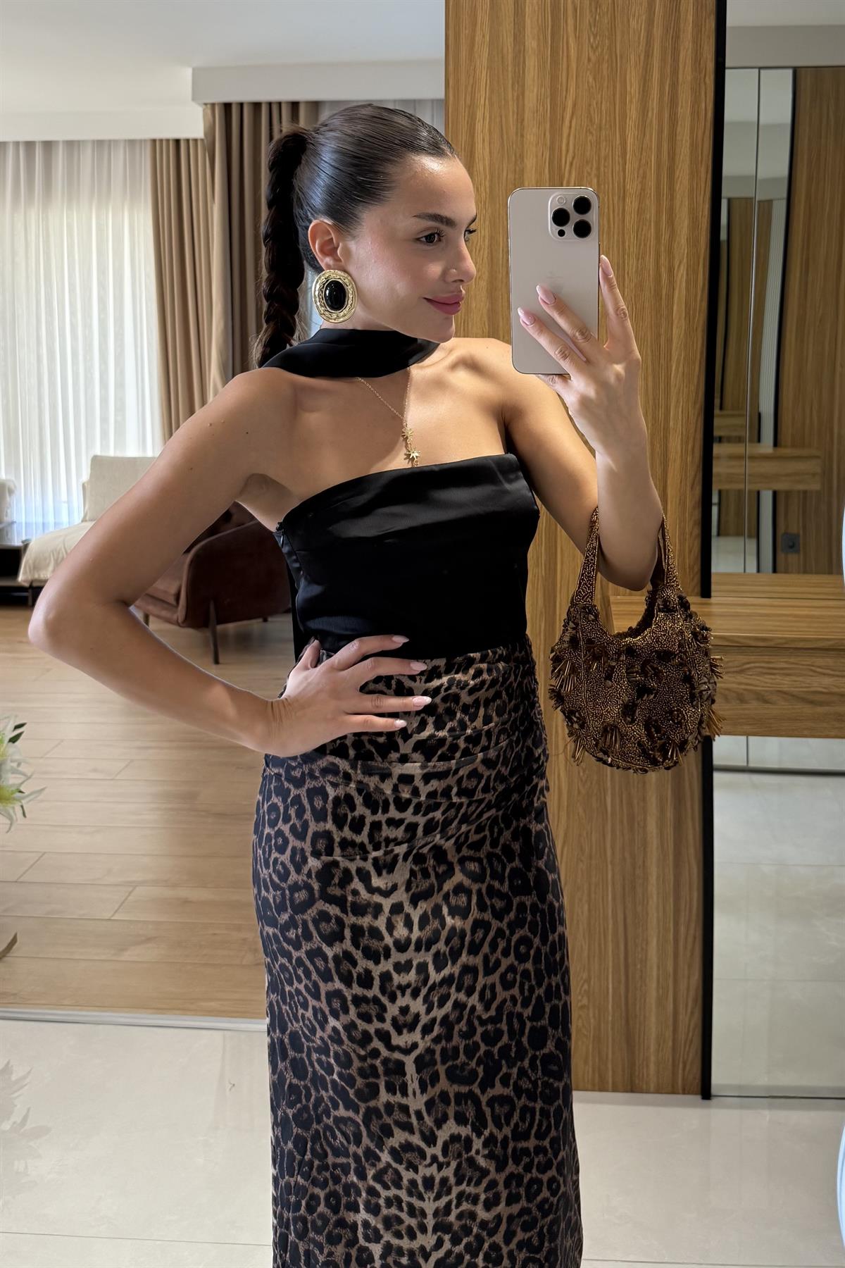 Saphira Siyah Saten Şallı Bluz