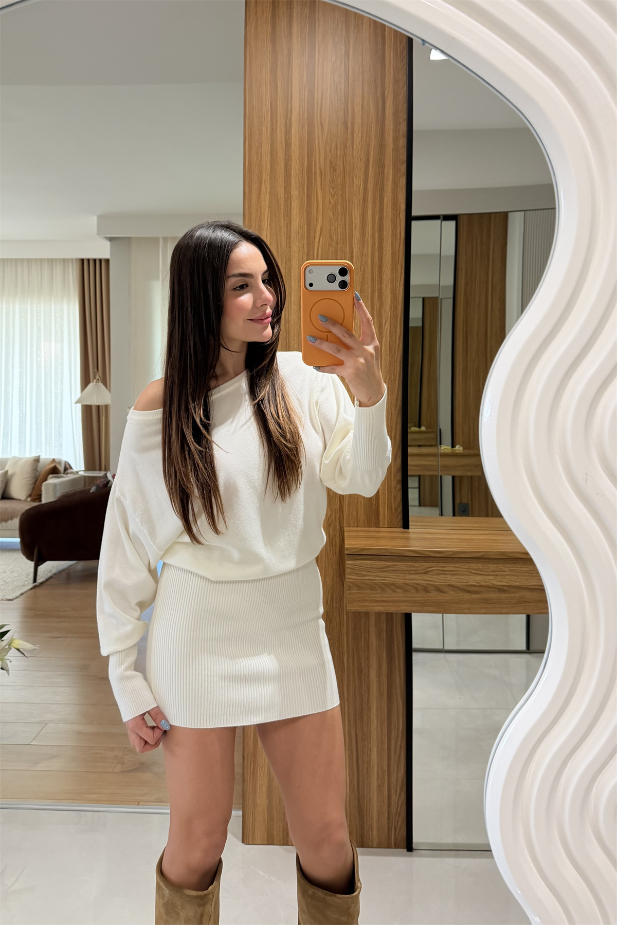Selina Beyaz Düşük Omuz Mini Triko Elbise