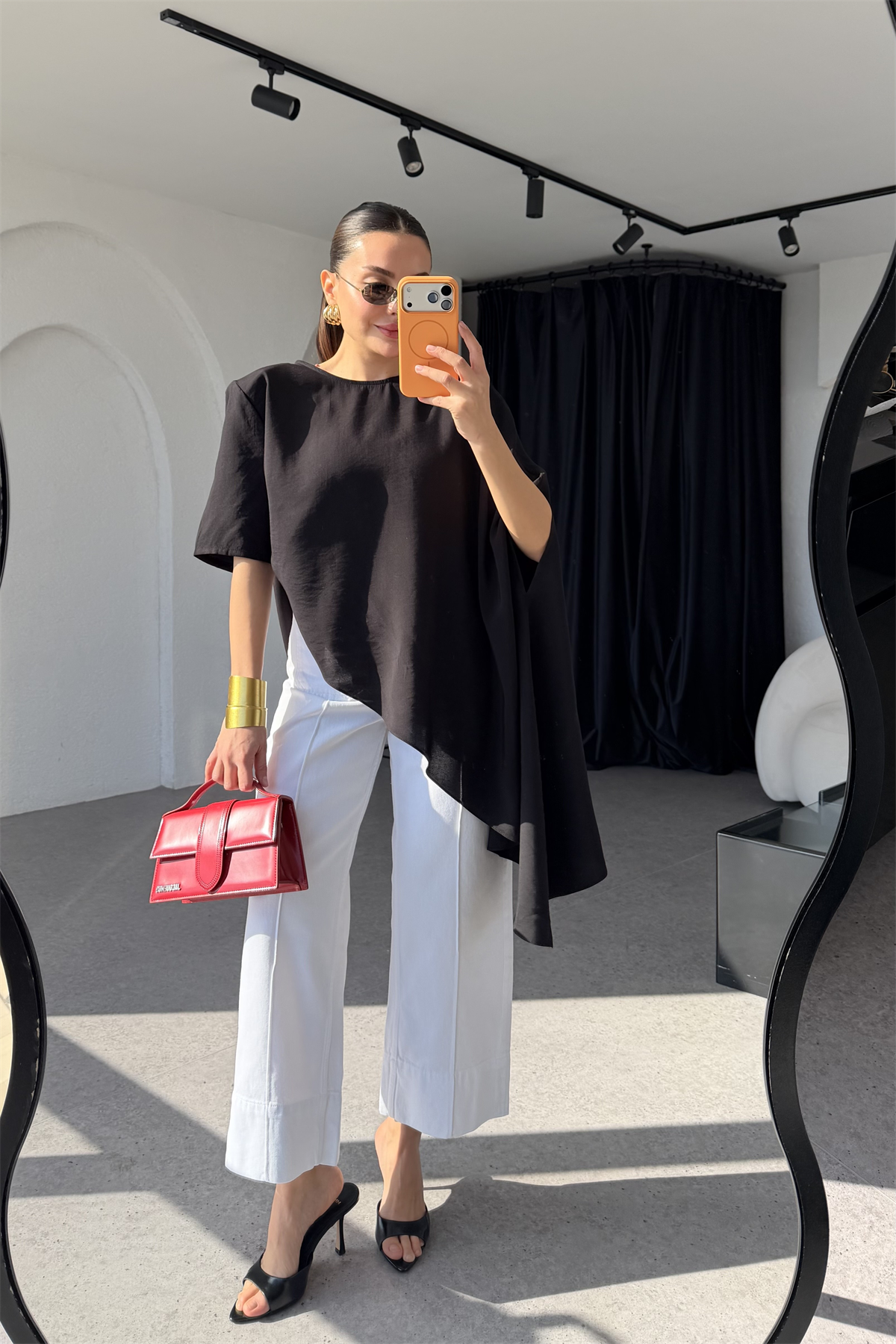 Sendy Siyah Asimetrik Kesim Tencel Bluz