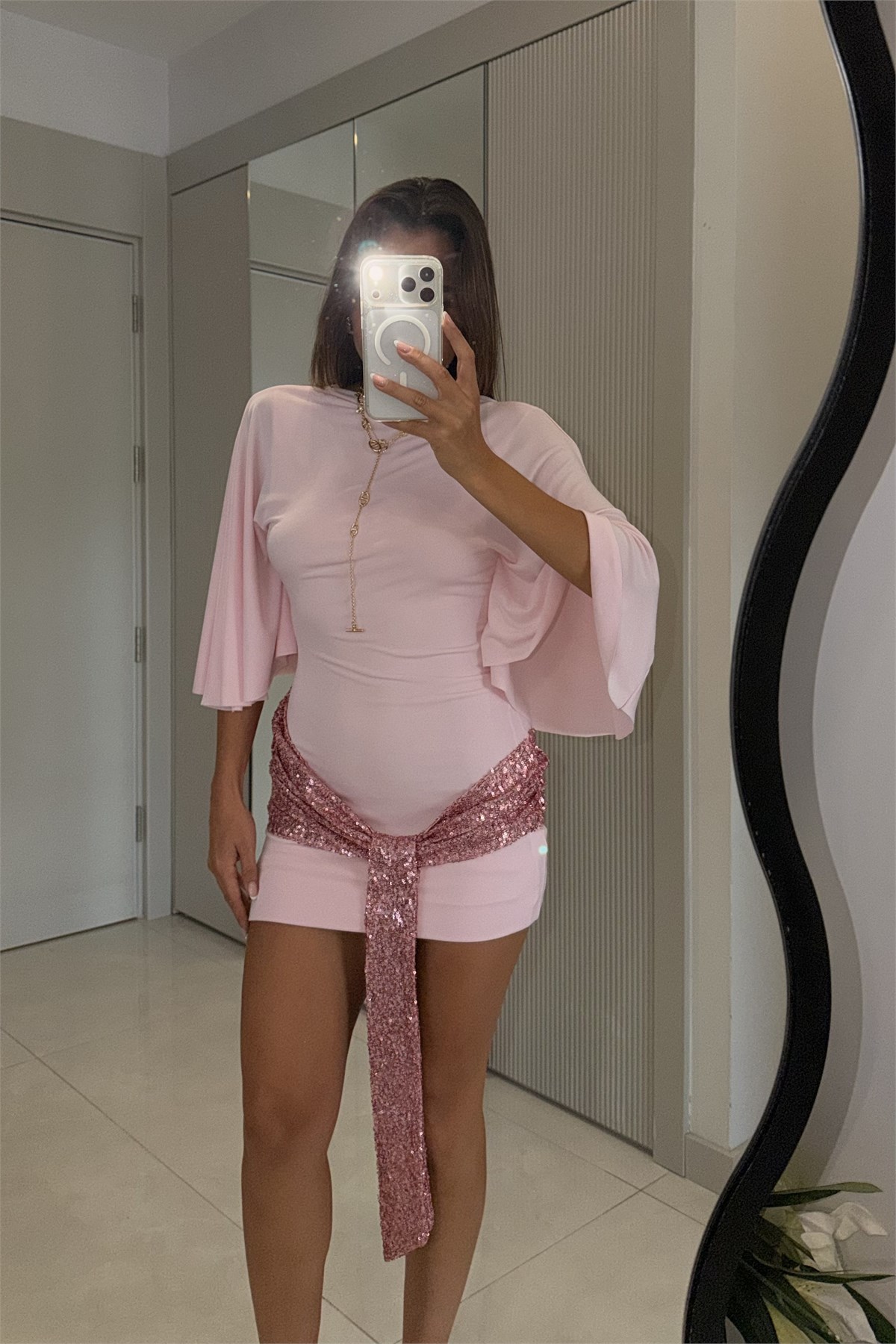 Sequin Pembe Payet Kuşaklı Sırt Dekolteli Elbise
