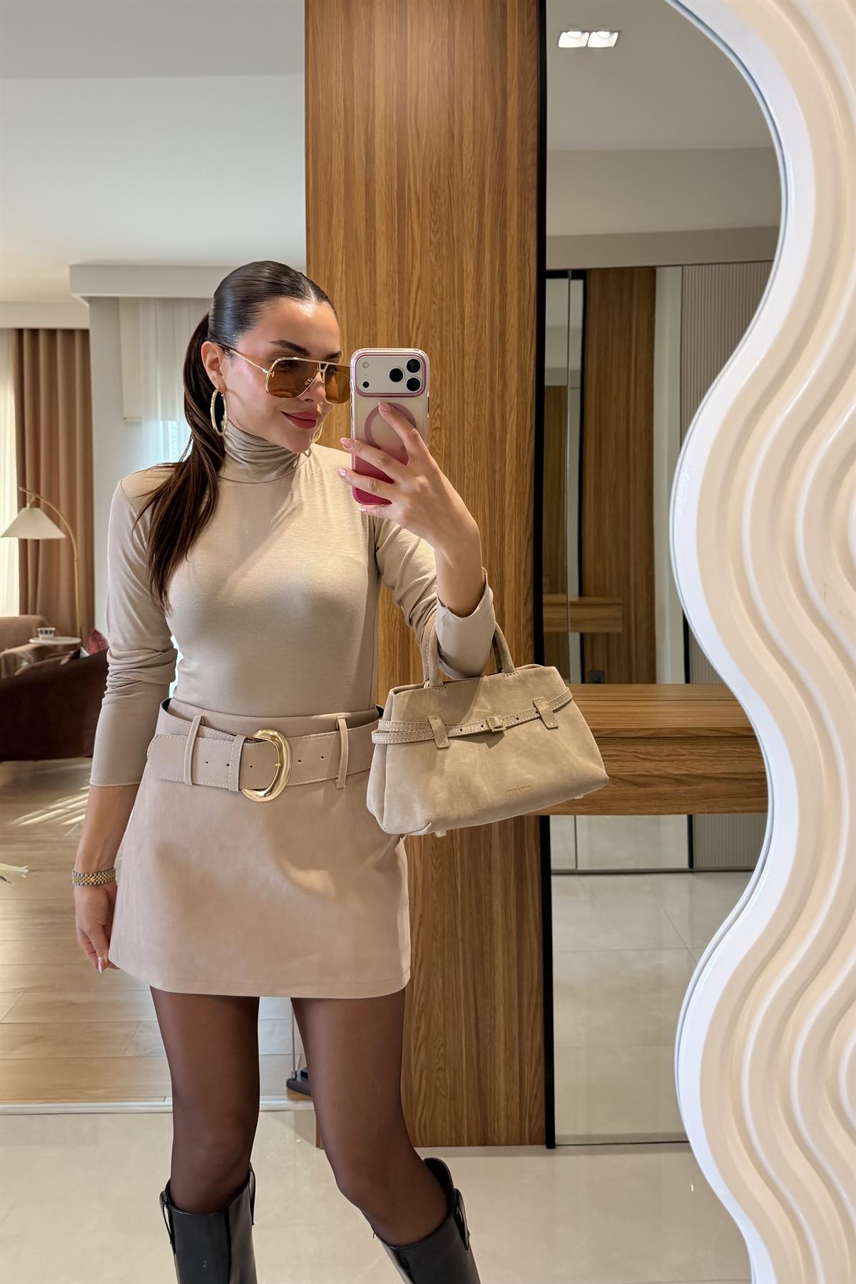 Seria Krem Kemerli Süet Şort Etek