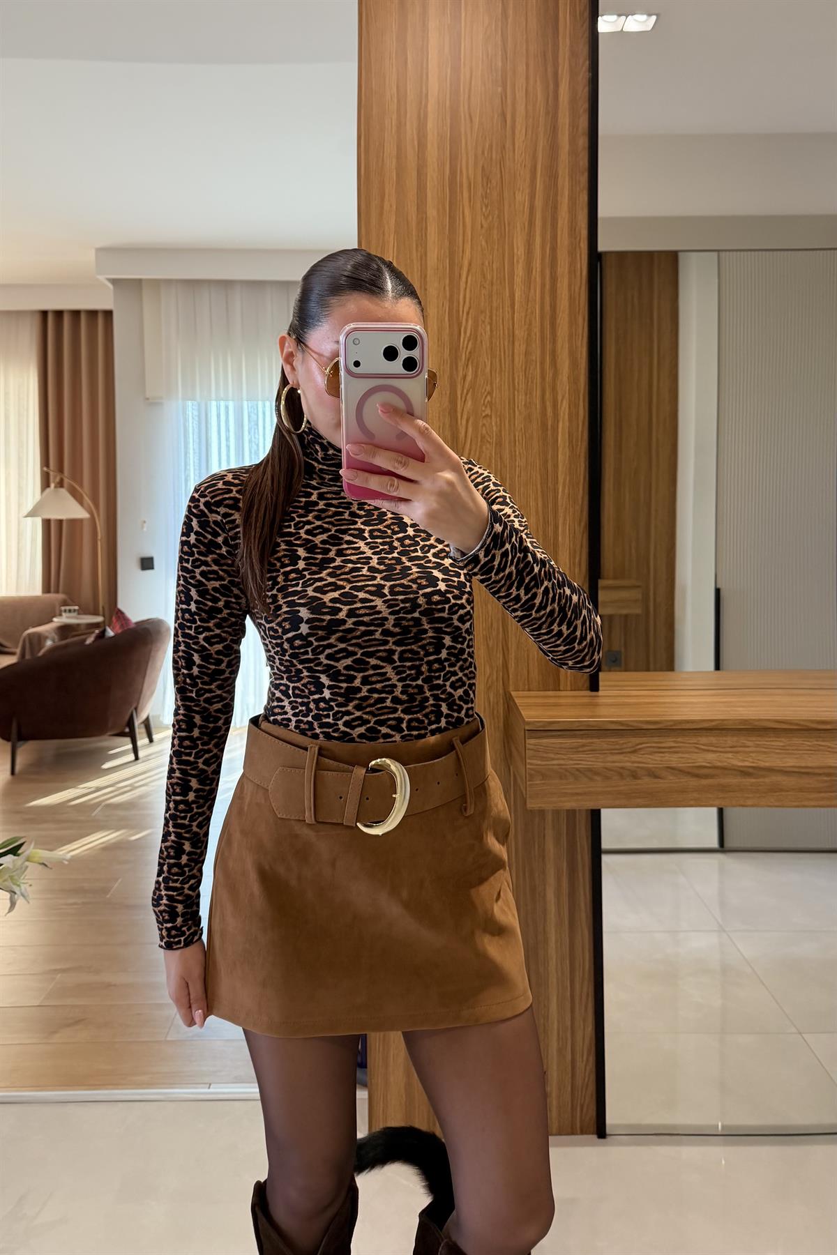 Seria Taba Kemerli Süet Şort Etek