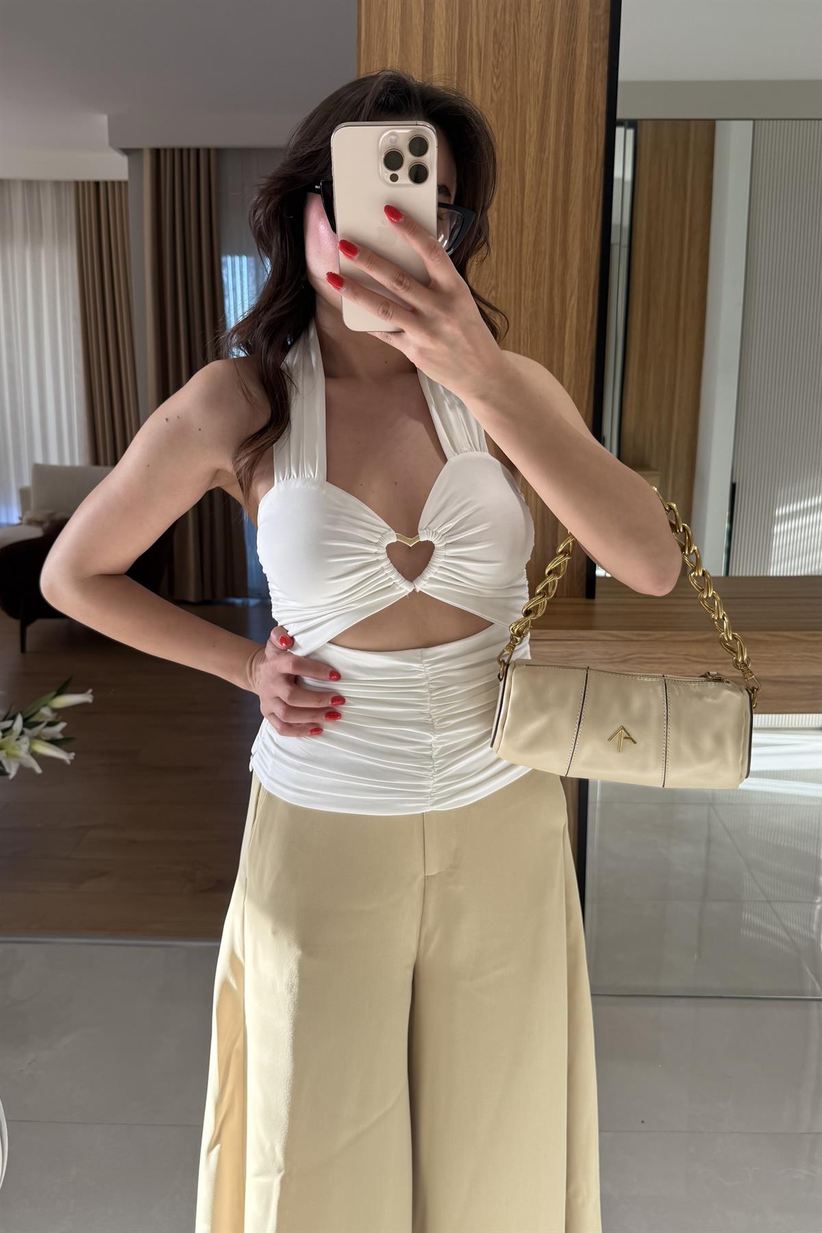 Shalita Beyaz Kalp Aksesuarlı Crop 