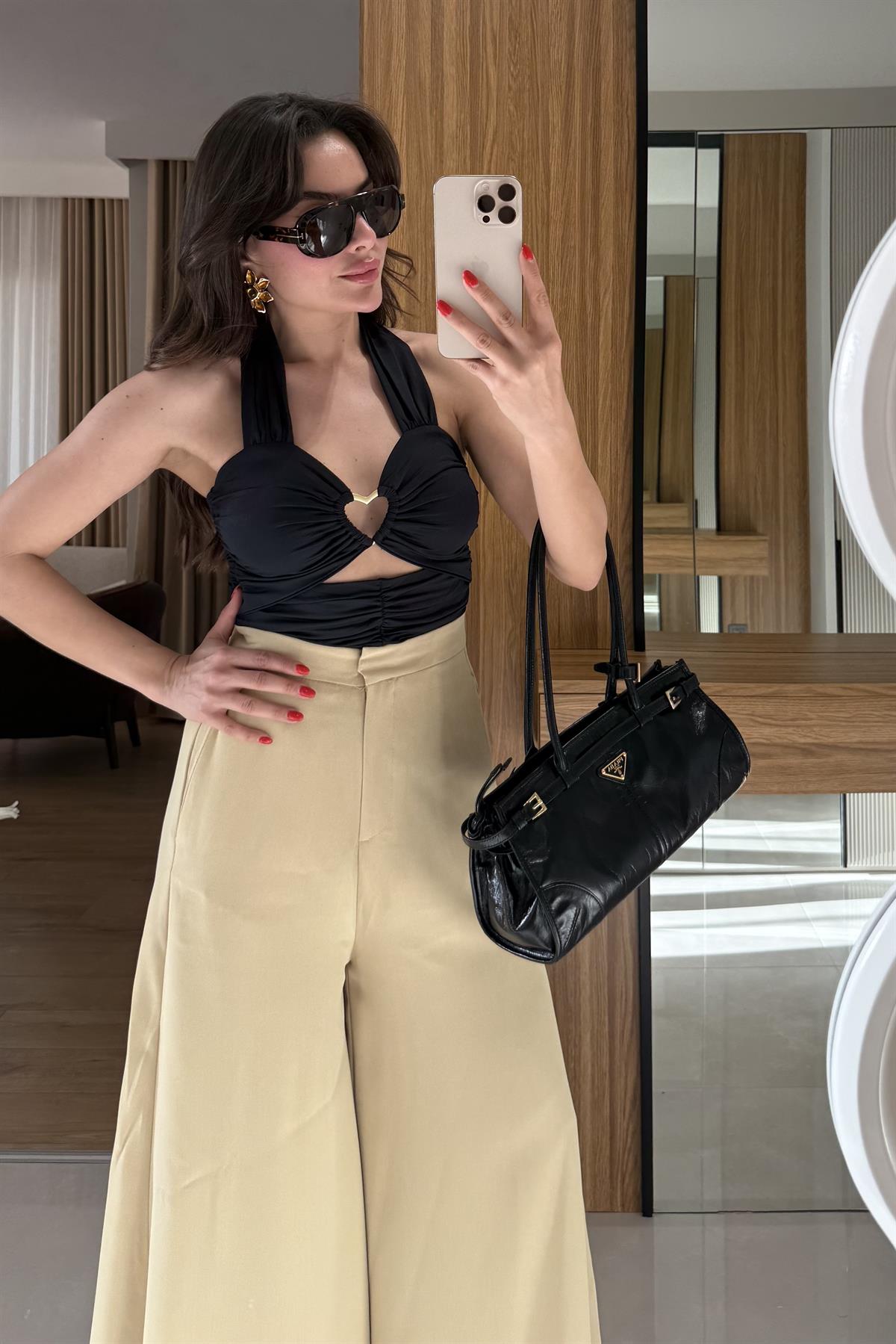 Shalita Siyah Kalp Aksesuarlı Crop 