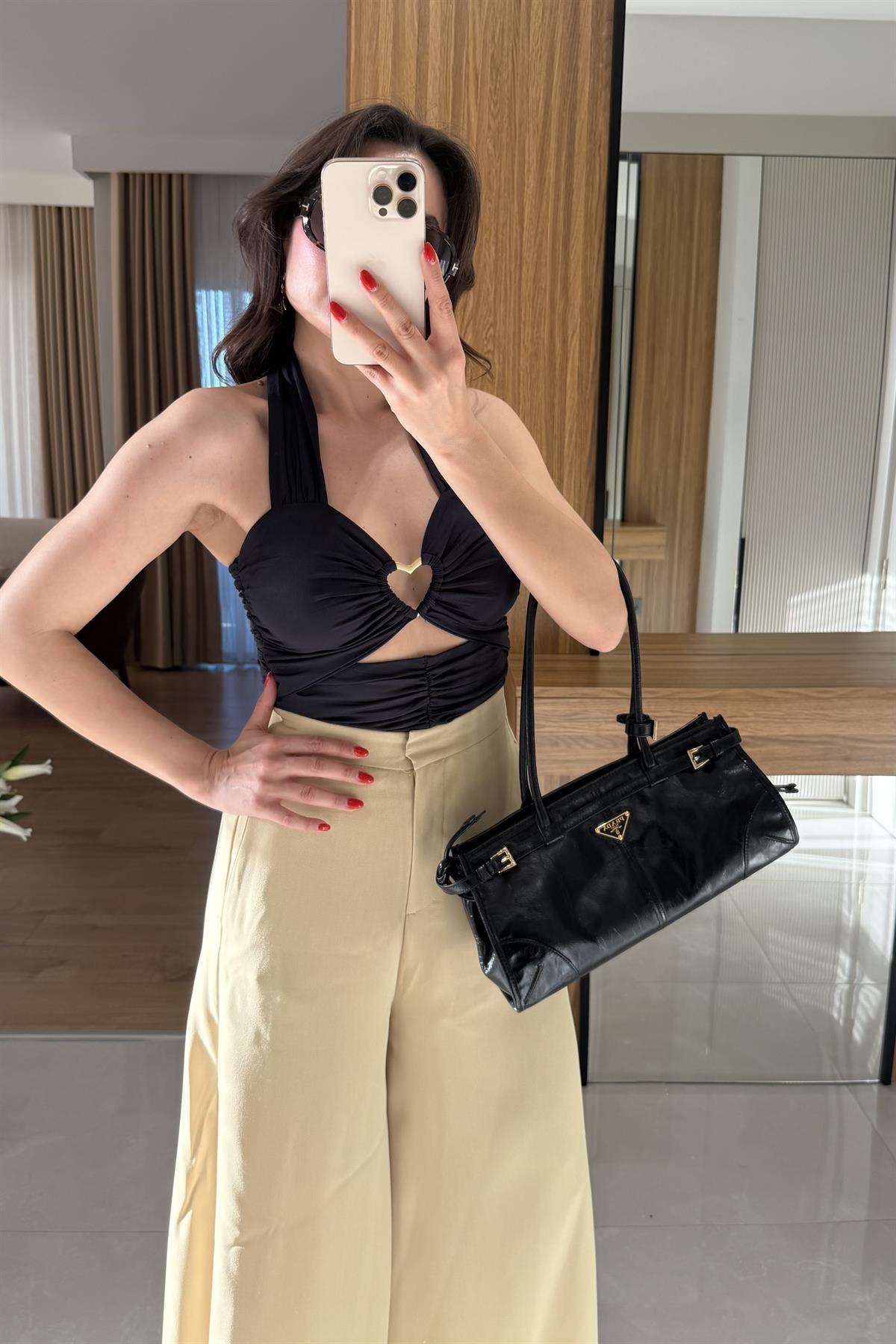 Shalita Siyah Kalp Aksesuarlı Crop 