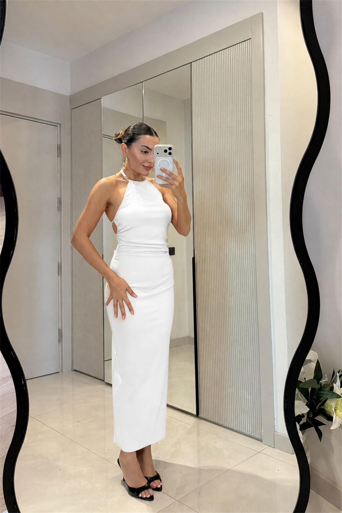 Shanna Beyaz Kolye Detaylı Sırt Dekolteli Elbise