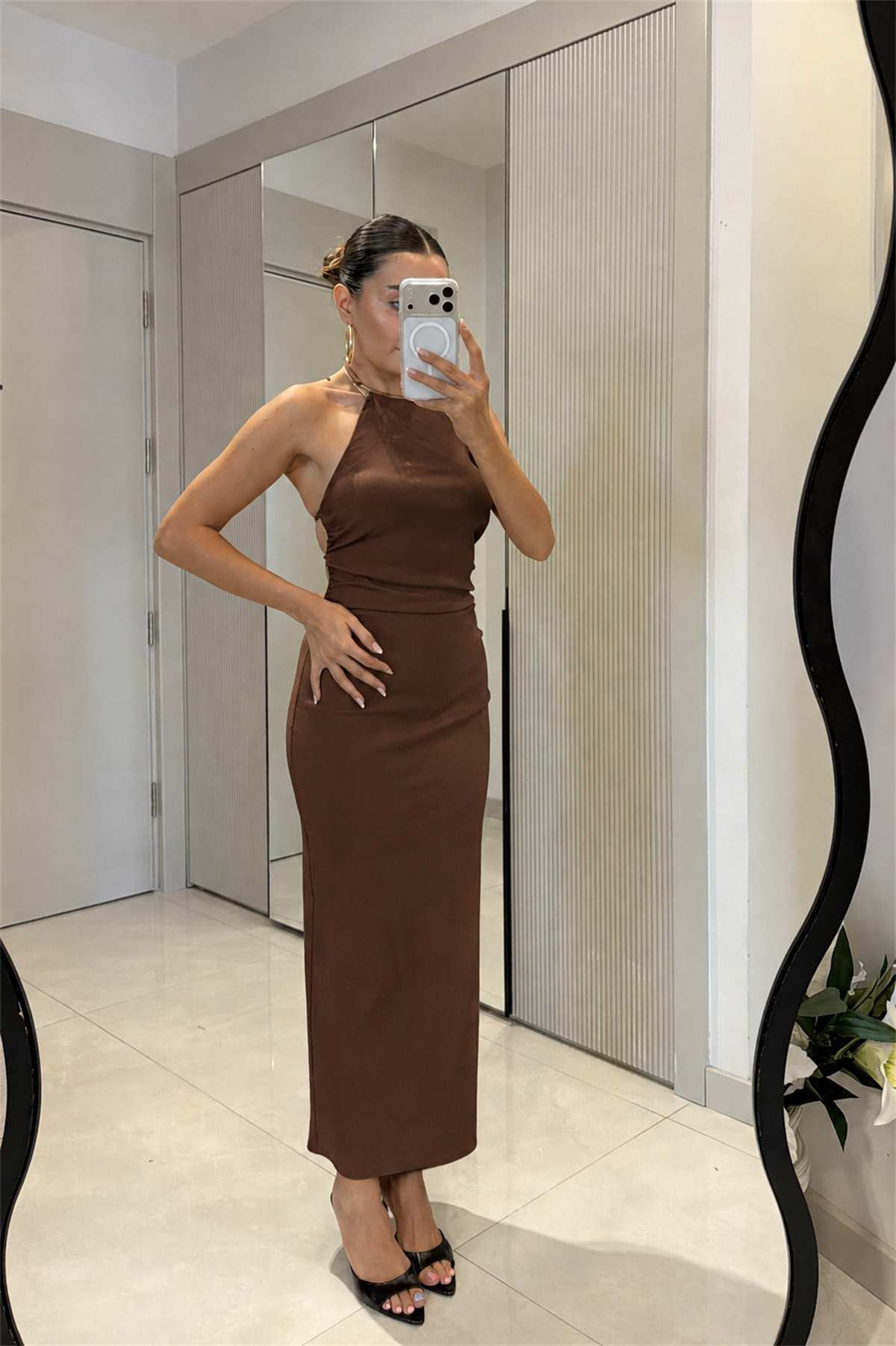 Shanna Kahve Kolye Detaylı Sırt Dekolteli Elbise