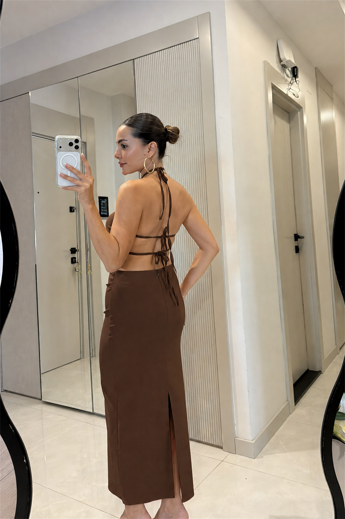 Shanna Kahve Kolye Detaylı Sırt Dekolteli Elbise
