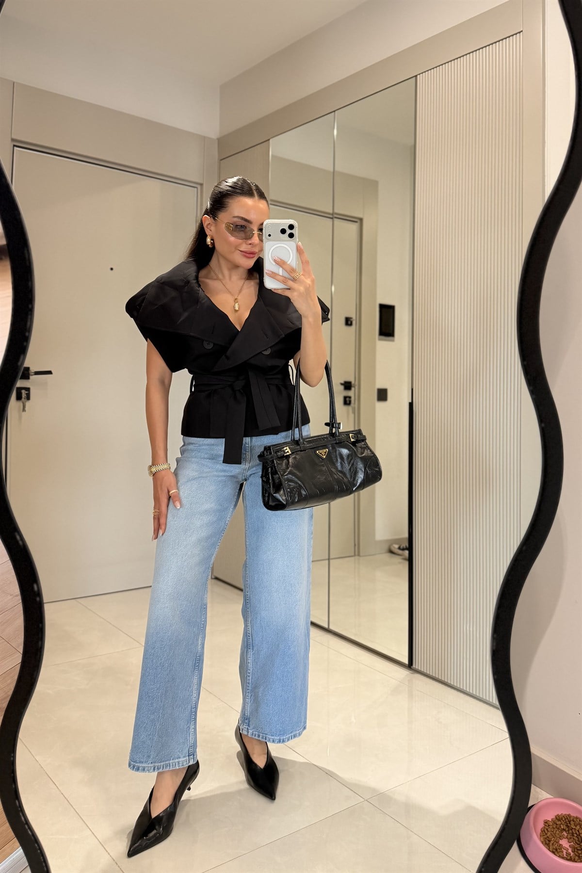 Show Siyah Dik Yaka Kolsuz Trenç