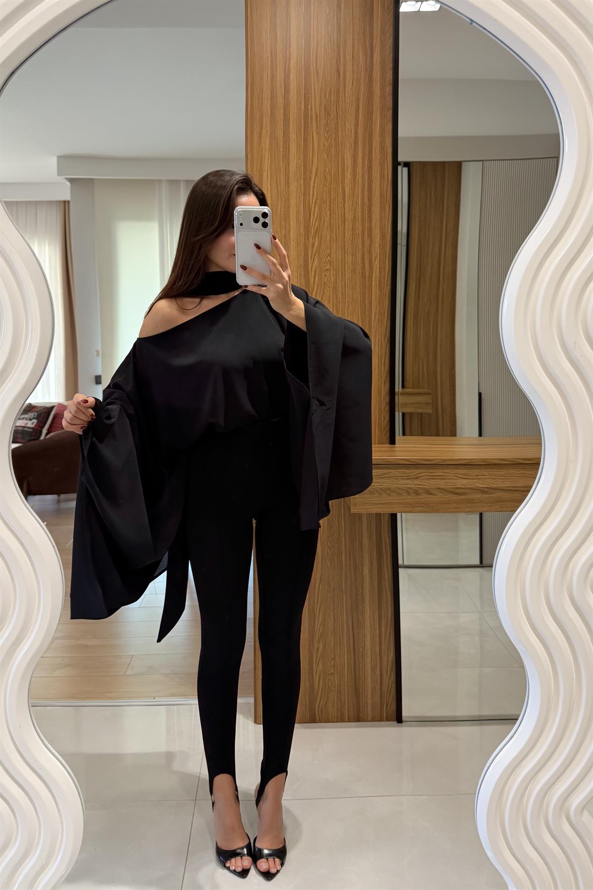 Sienna Siyah Fularlı Bluz