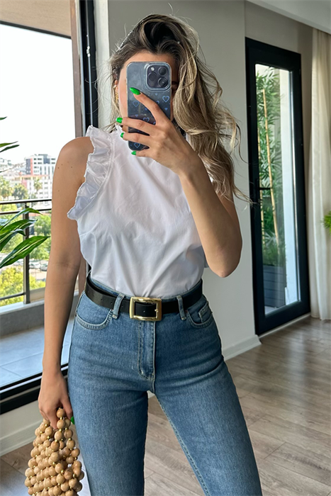 Sıfır kol fırfır detaylı beyaz tshirt