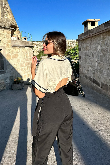 Siyah nakışlı tasarım gömlek 