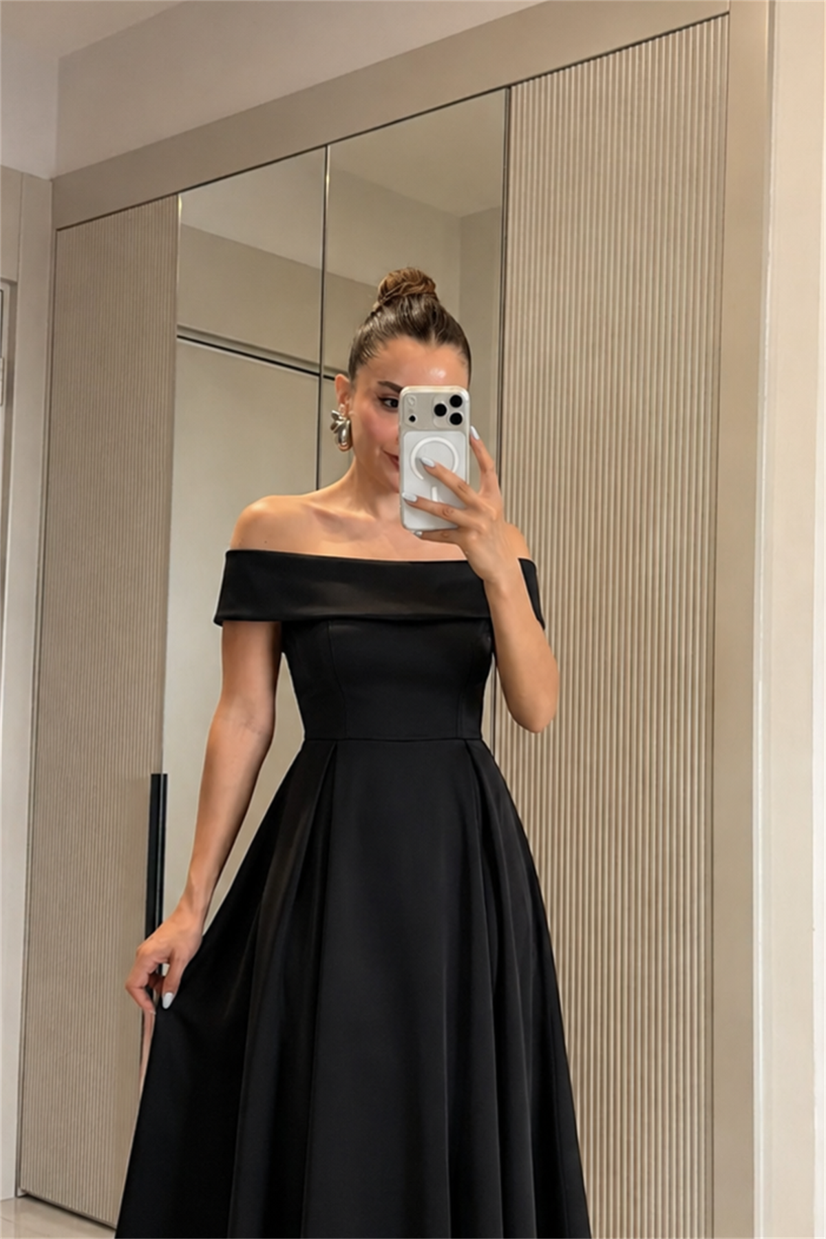 Soelle Siyah Madonna Yaka Çan Elbise