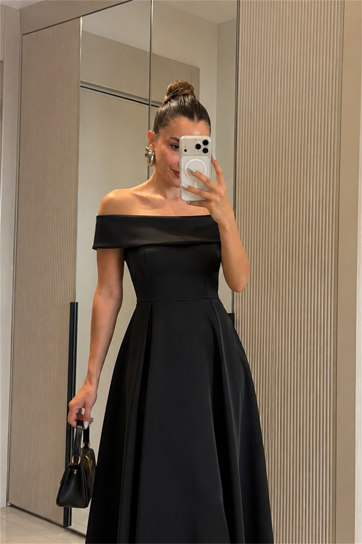 Soelle Siyah Madonna Yaka Çan Elbise