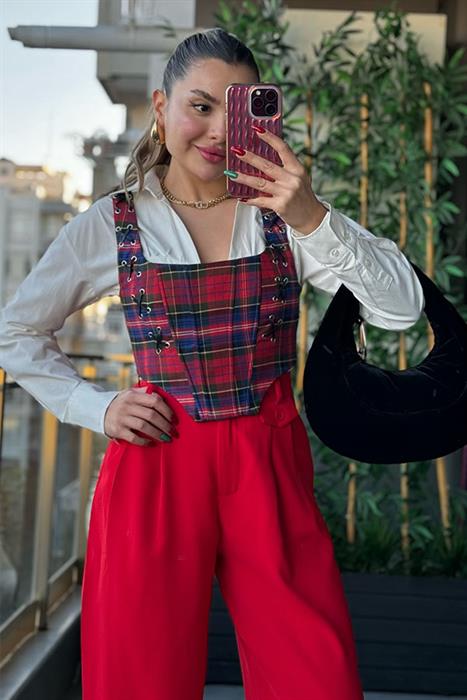 Sofi Kırmızı Ekose Detaylı Crop