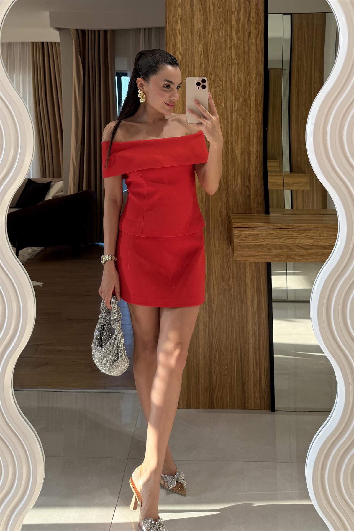 Solven Kırmızı Etekli Premium Takım