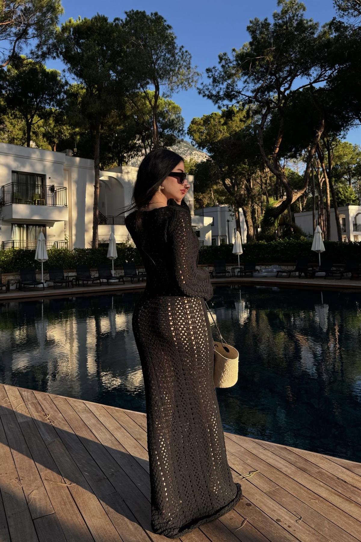 Spencer Siyah Yakası Bağlamalı Ajurlu Plaj Elbisesi