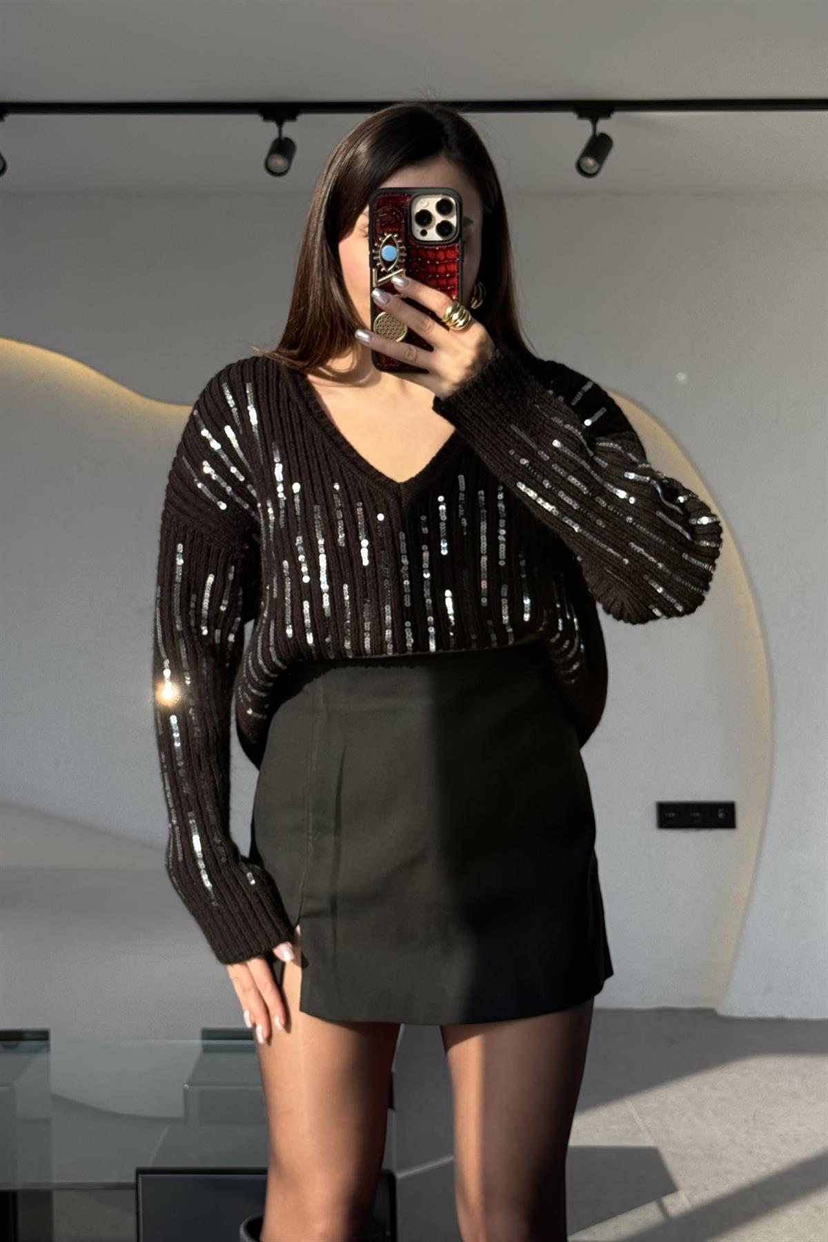 Stamp Siyah Payetli V Yaka Kazak