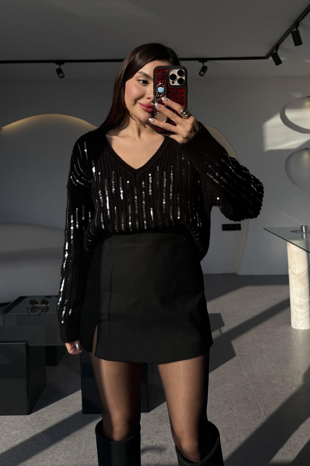 Stamp Siyah Payetli V Yaka Kazak