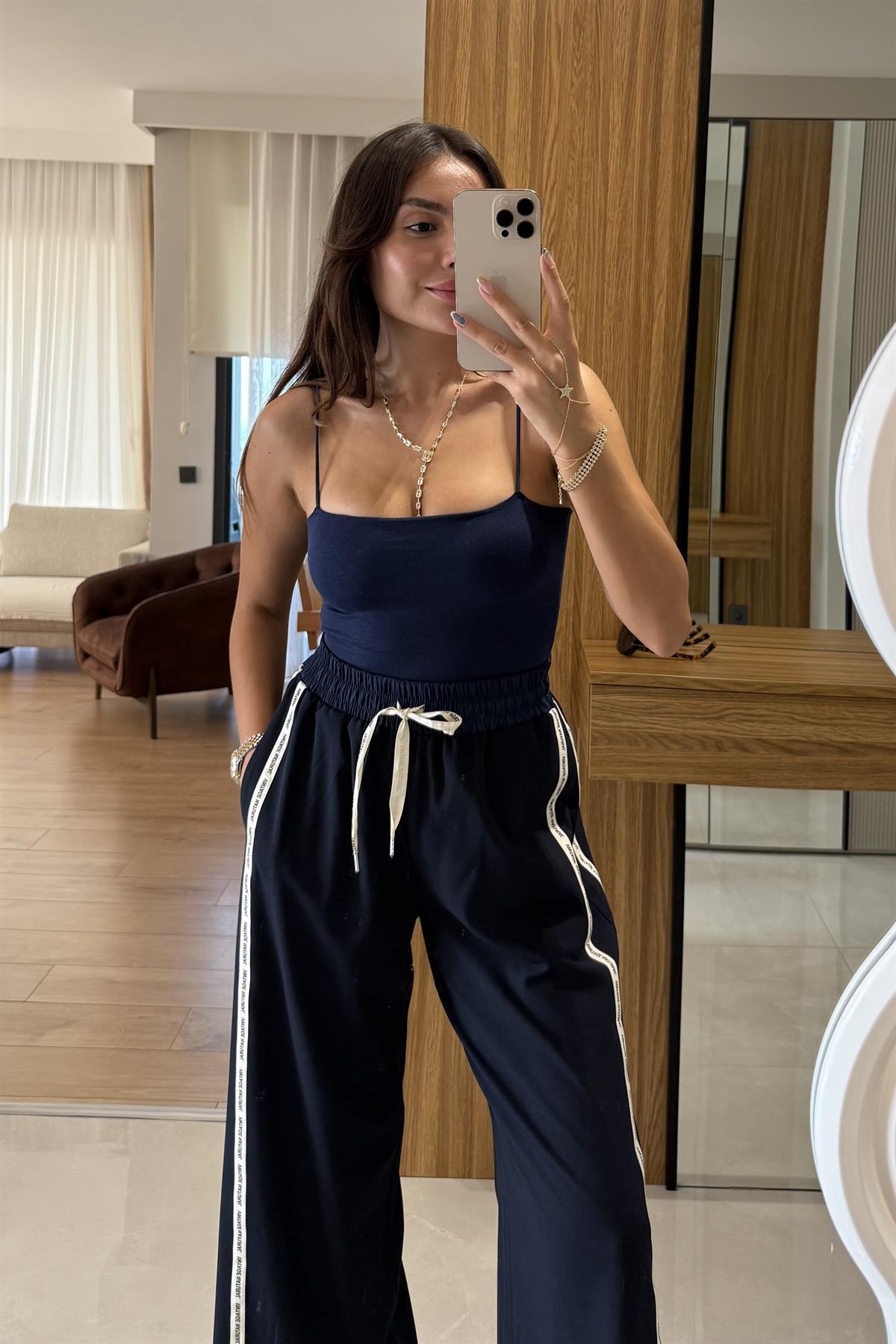 Stefany Lacivert Askılı Crop