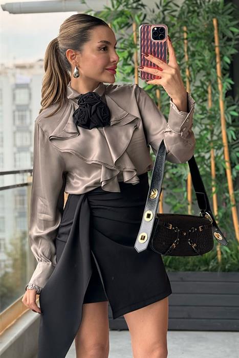 Stela Gül Detaylı Siyah Etek