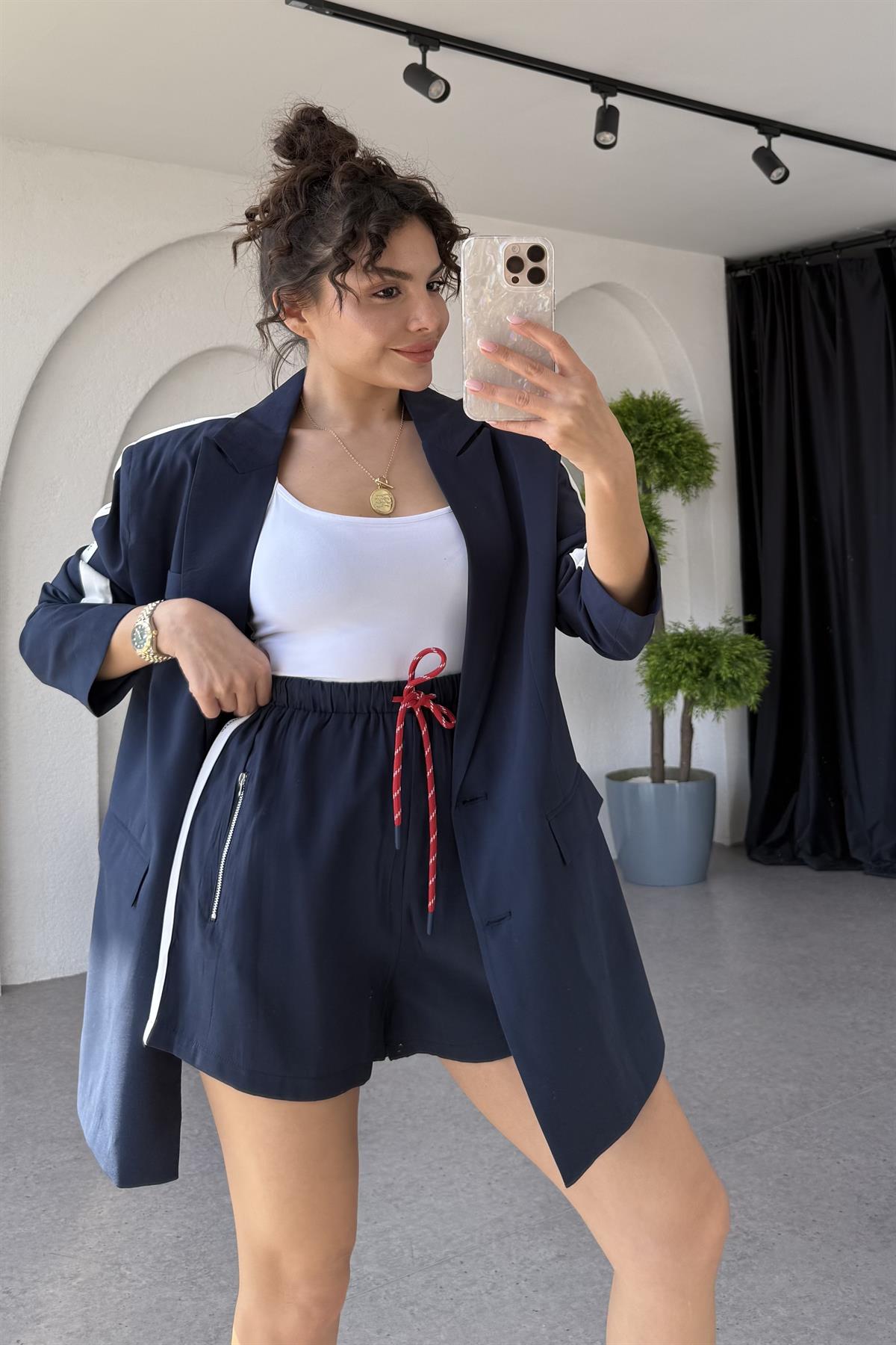 Stronger Yazılı Şeritli Lacivert Şort