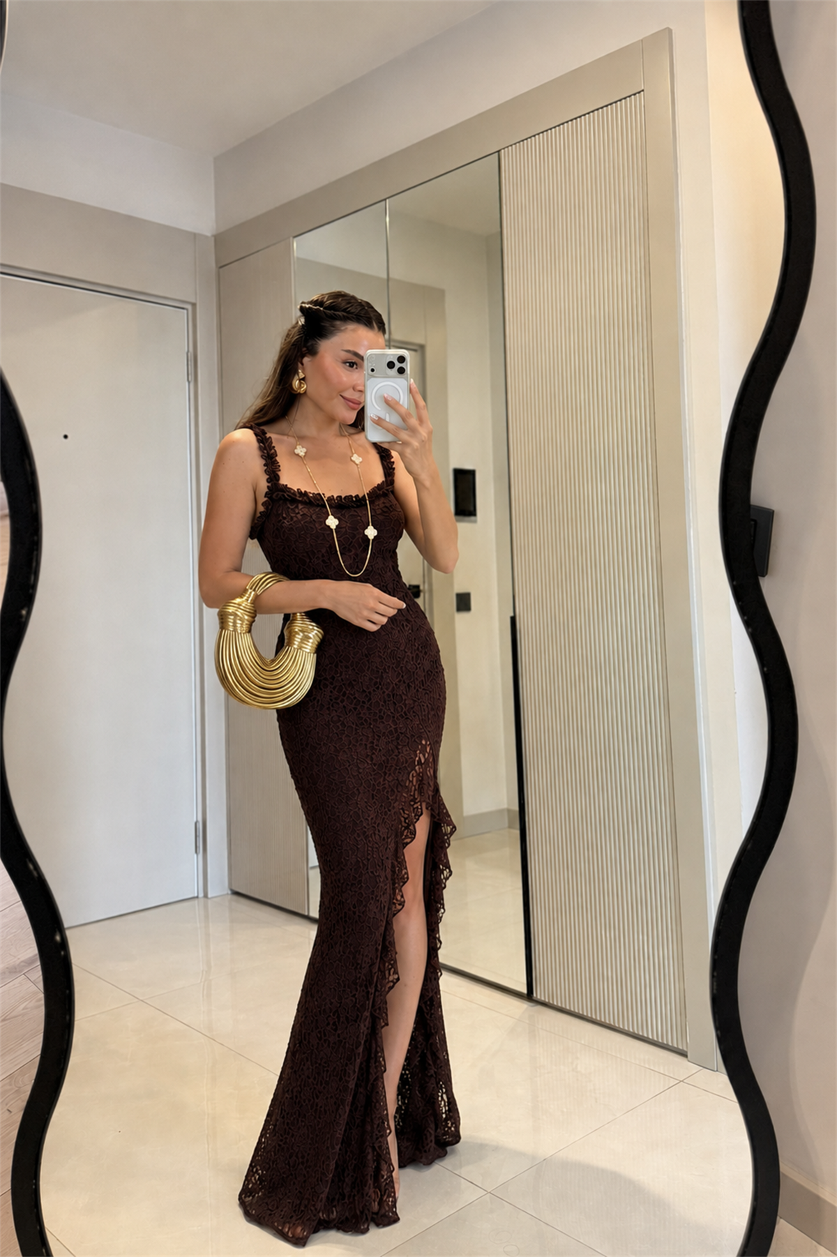 Sundae Kahverengi Fırfırlı Yırtmaçlı Dantel Elbise