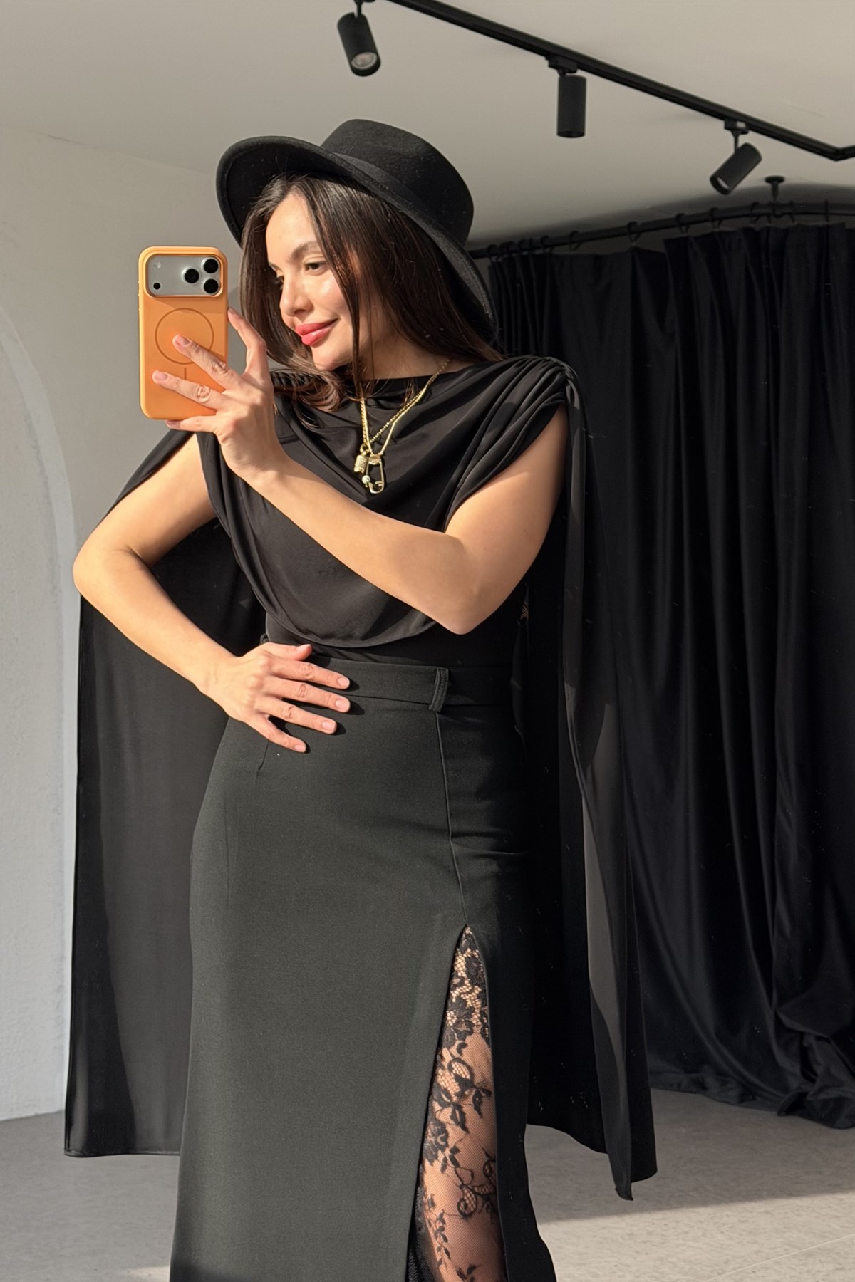Susie Siyah Şal Bodysuit