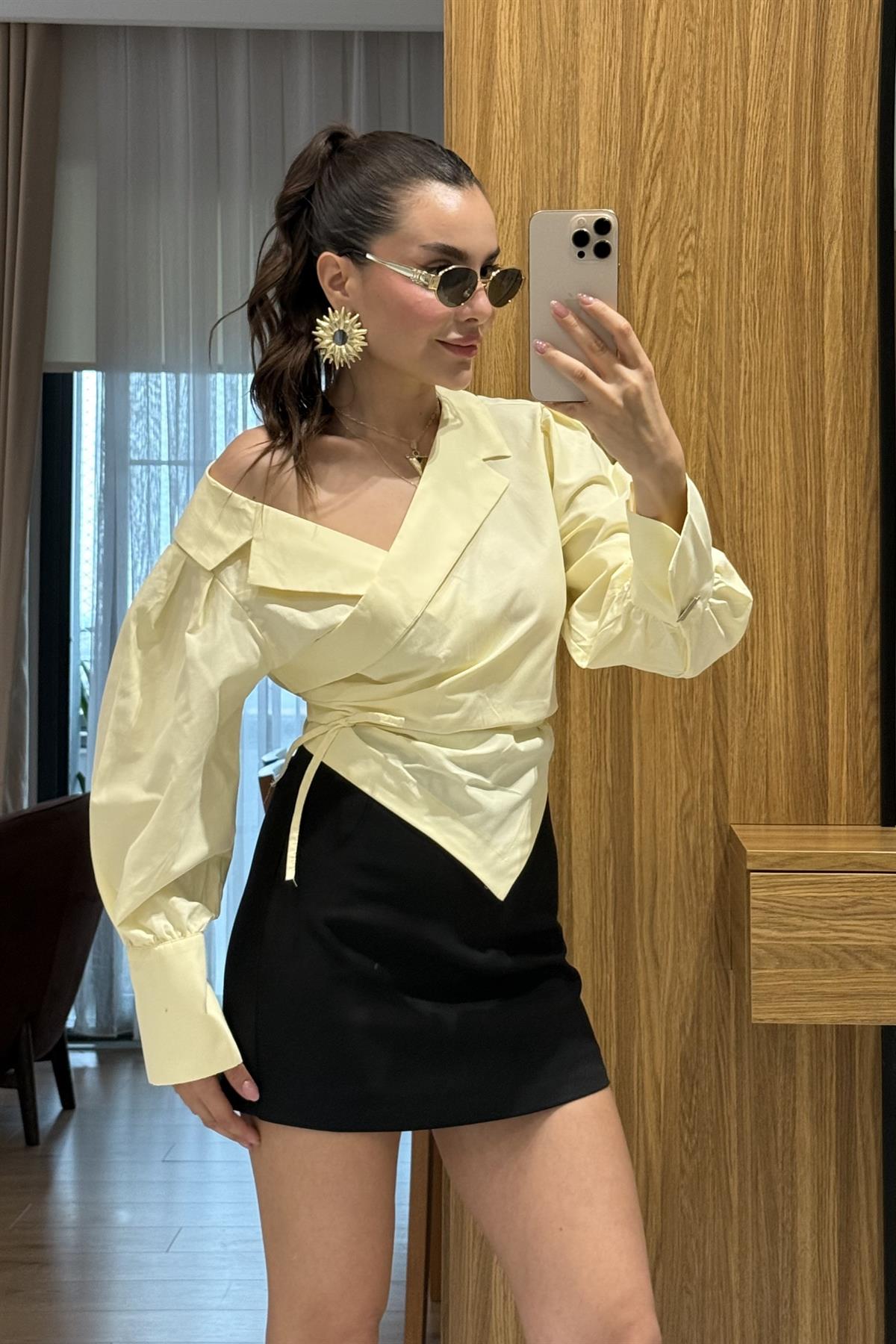 Thanos Sarı Kayık Yaka Bağlamalı Gömlek