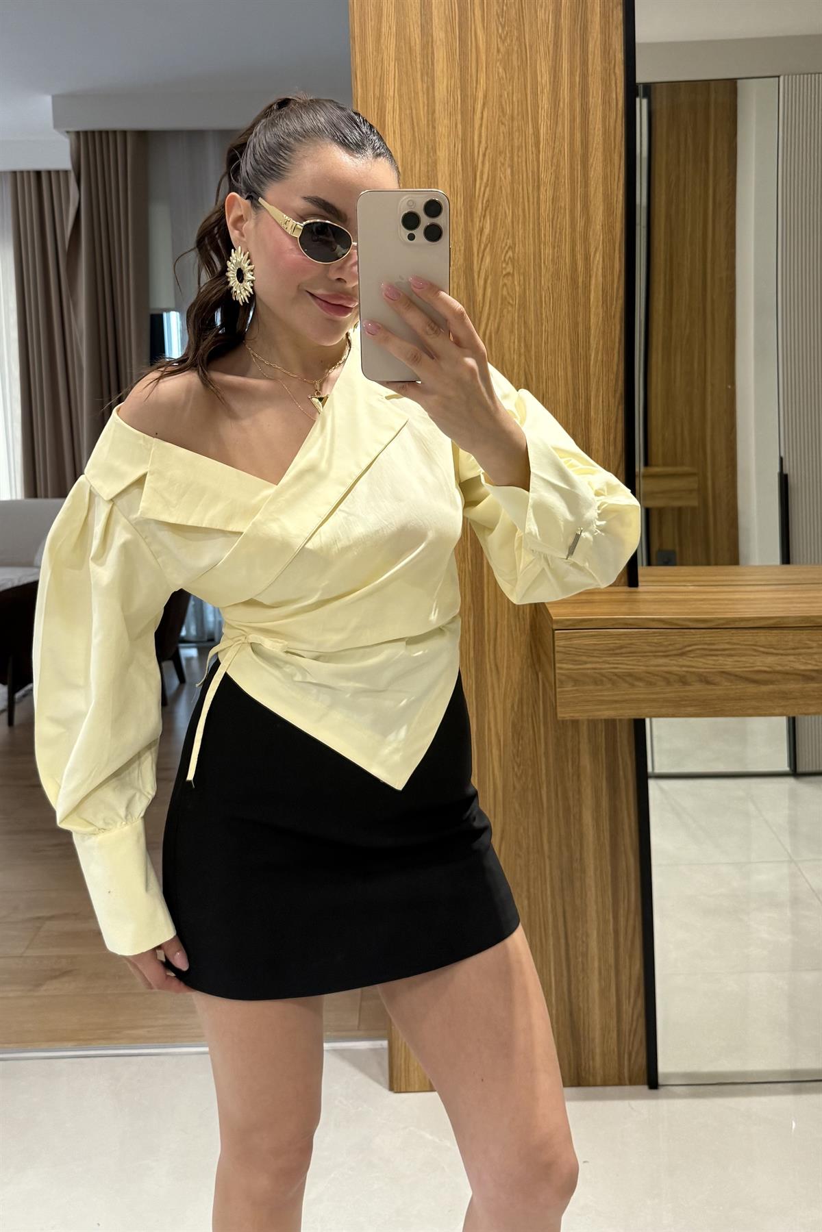 Thanos Sarı Kayık Yaka Bağlamalı Gömlek