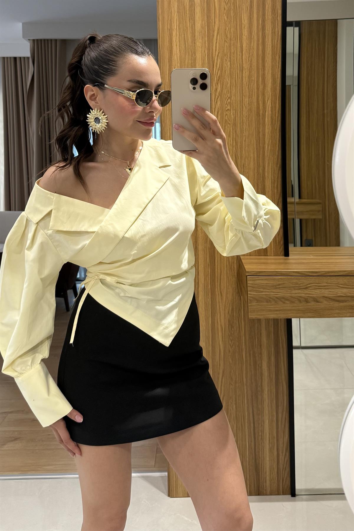 Thanos Sarı Kayık Yaka Bağlamalı Gömlek