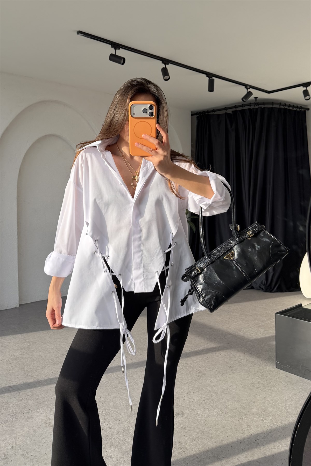 Tilly Beyaz Kuşgözü Detaylı Gömlek