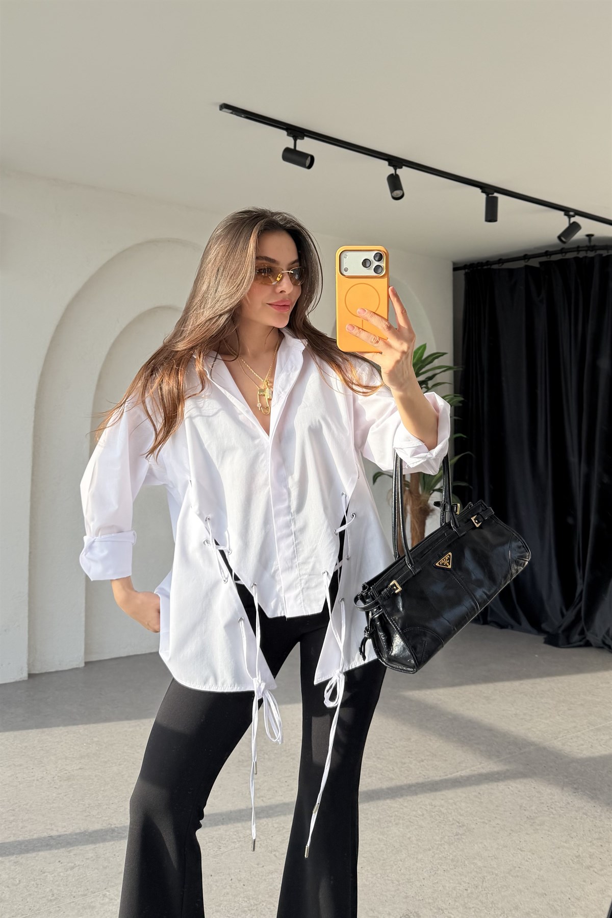 Tilly Beyaz Kuşgözü Detaylı Gömlek