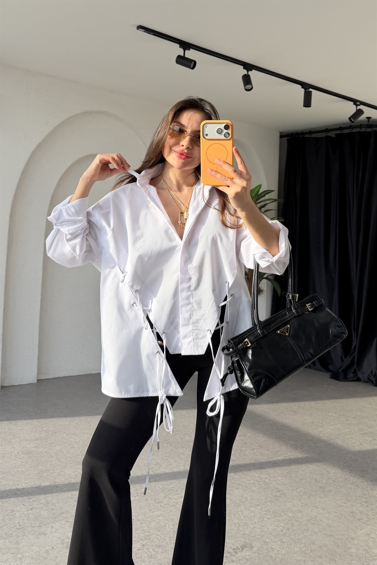 Tilly Beyaz Kuşgözü Detaylı Gömlek