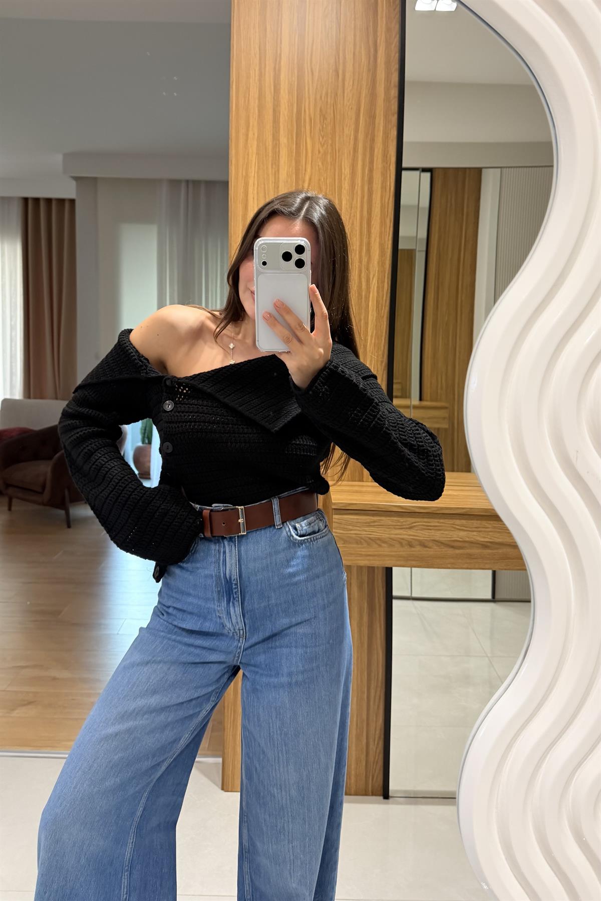 Tovra Siyah Madonna Yaka Düğmeli Triko Kazak