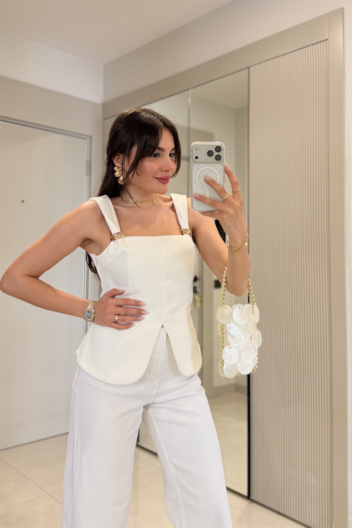Town Beyaz Kolları Aksesuarlı Bluz