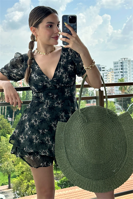 V yaka çiçekli elbise görünümlü tulum