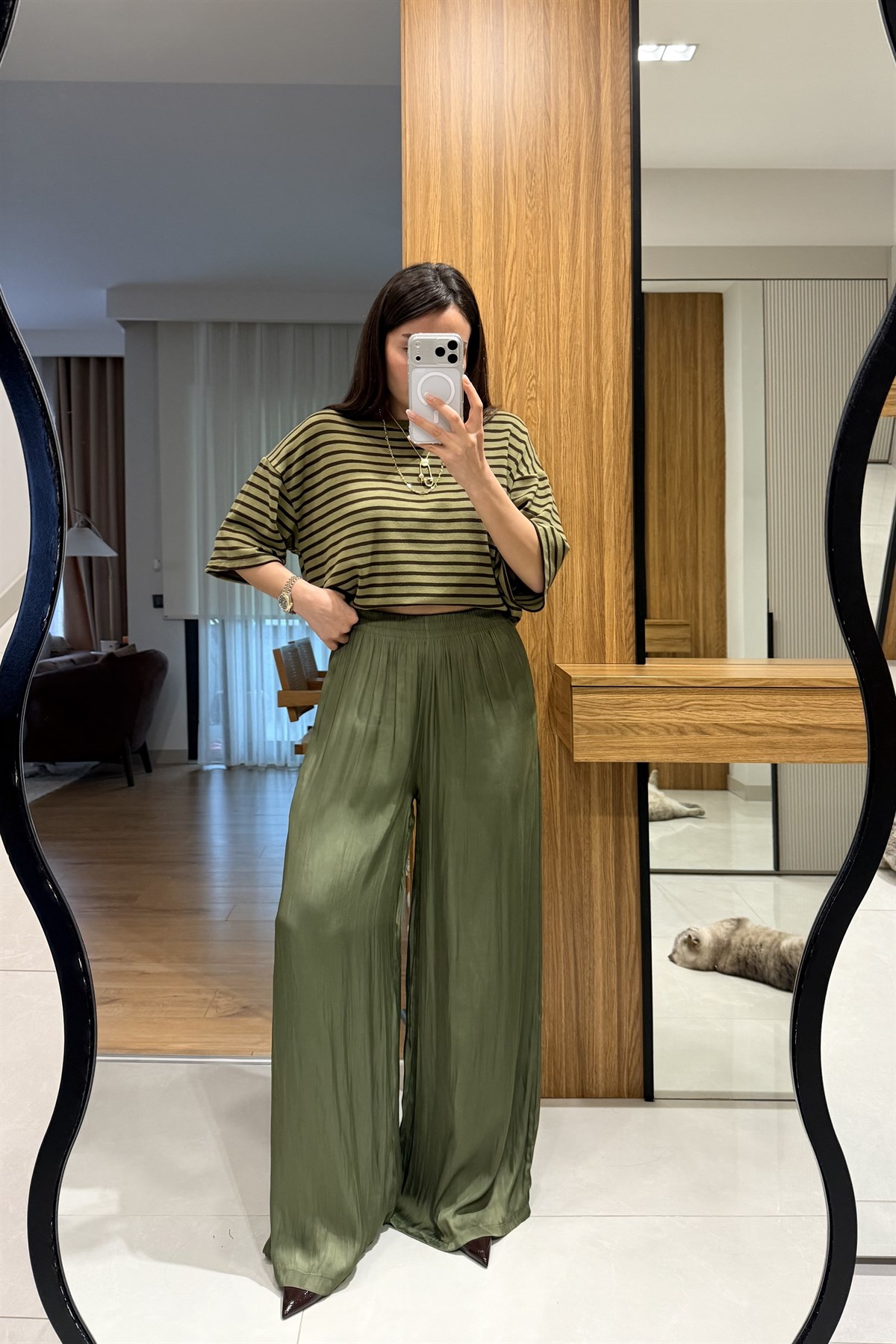 Vespera Haki Kırışık Model Saten Pantolon