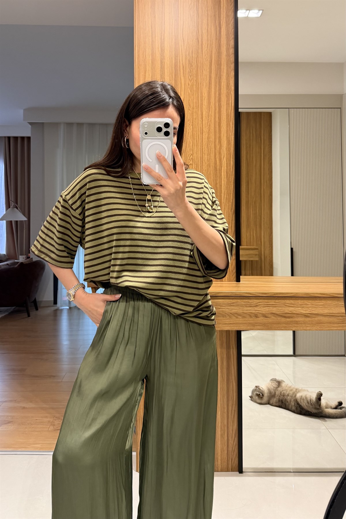 Vespera Haki Kırışık Model Saten Pantolon