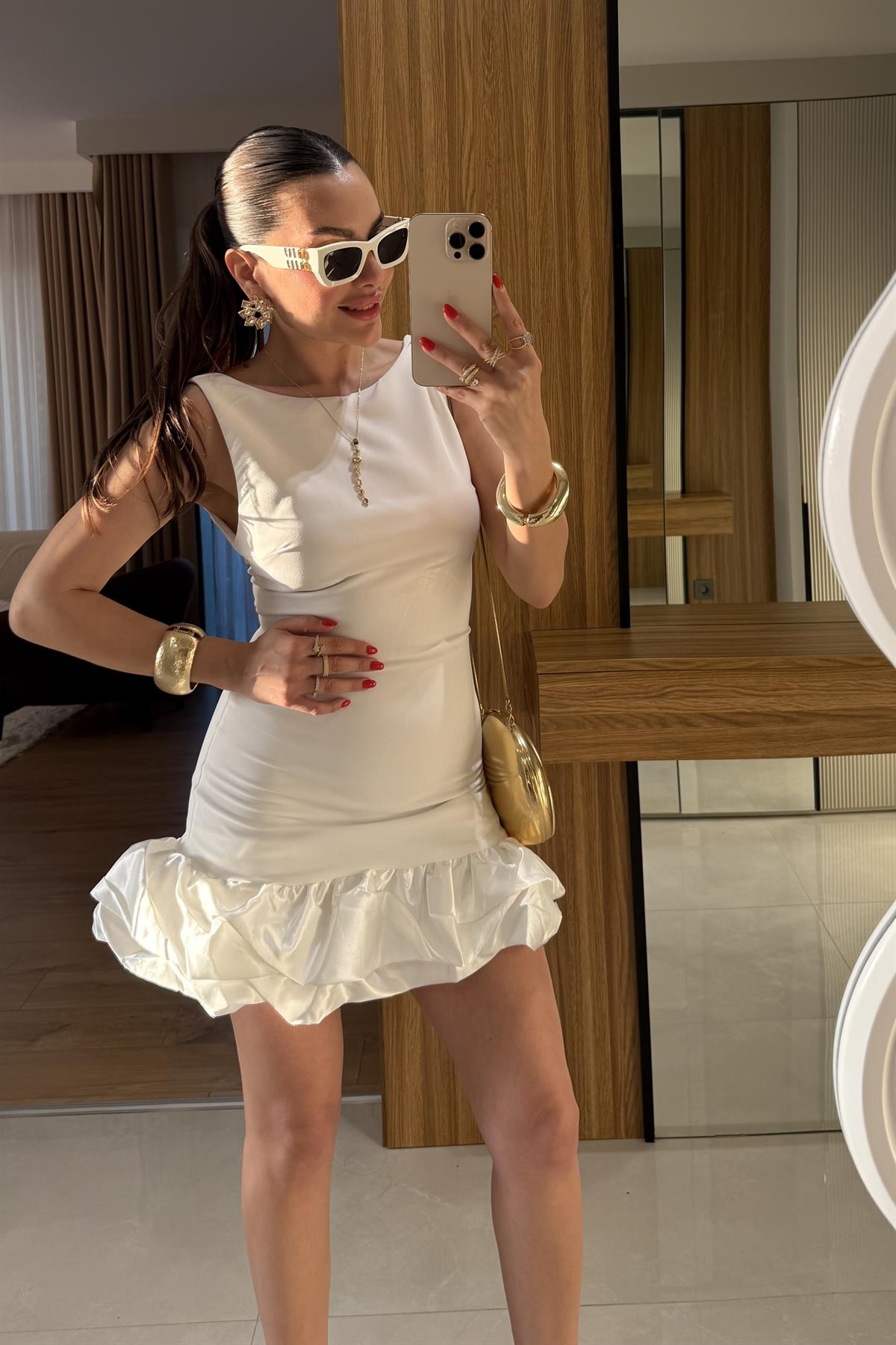 Violetta Beyaz Eteği Saten Sırt Dekolteli Elbise