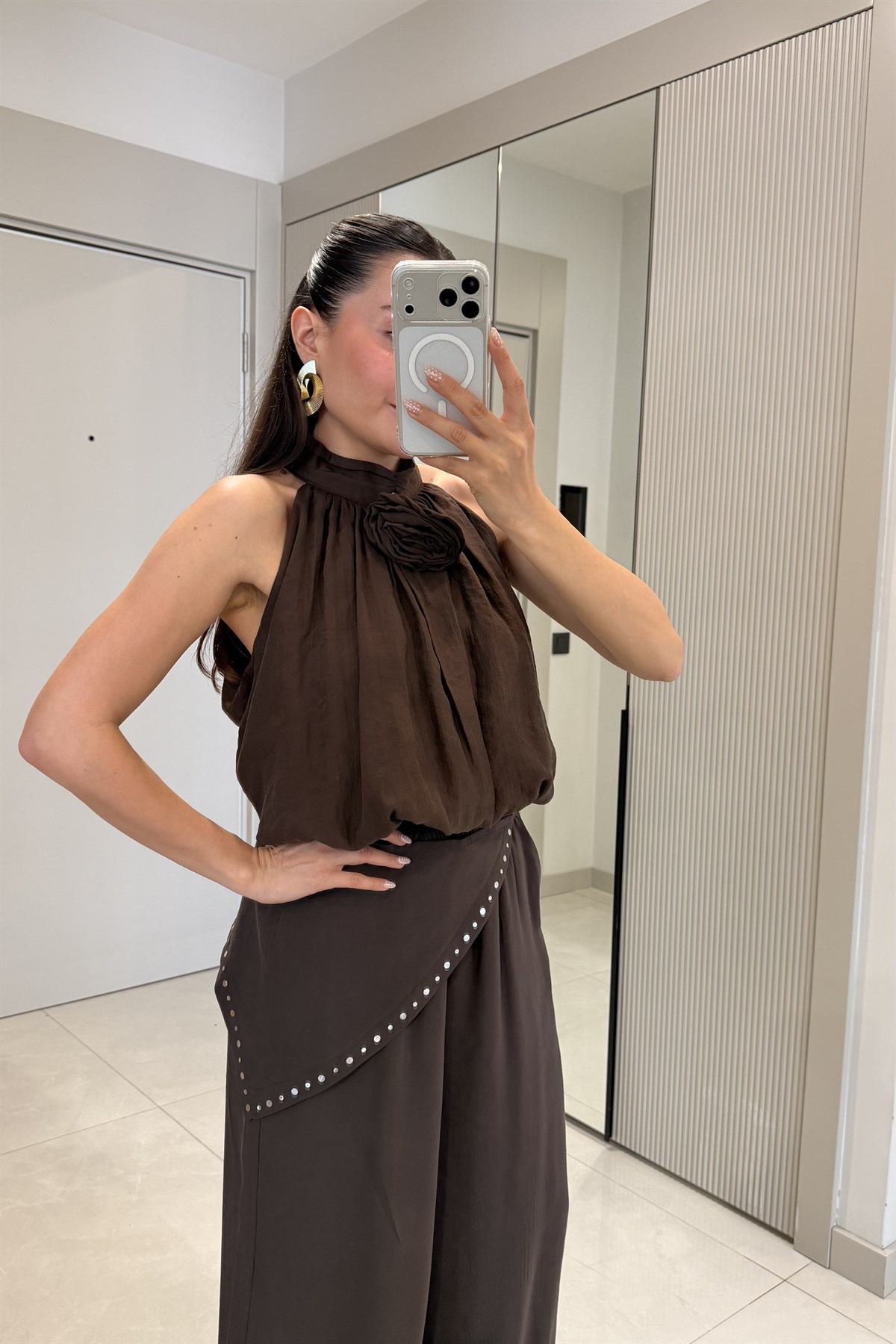 Vionce Kahve Güllü Halter Yaka Bluz