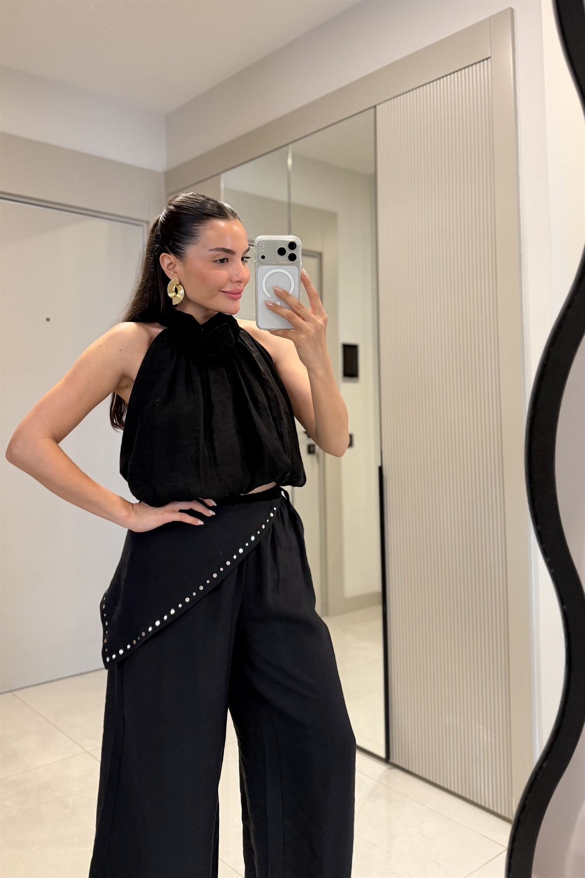 Vionce Siyah Güllü Halter Yaka Bluz
