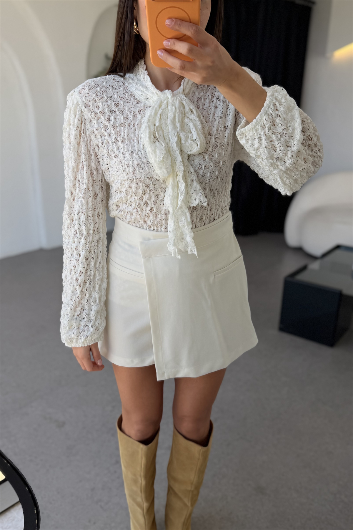 Vipper Beyaz Boyundan Bağlamalı Dantel Bluz