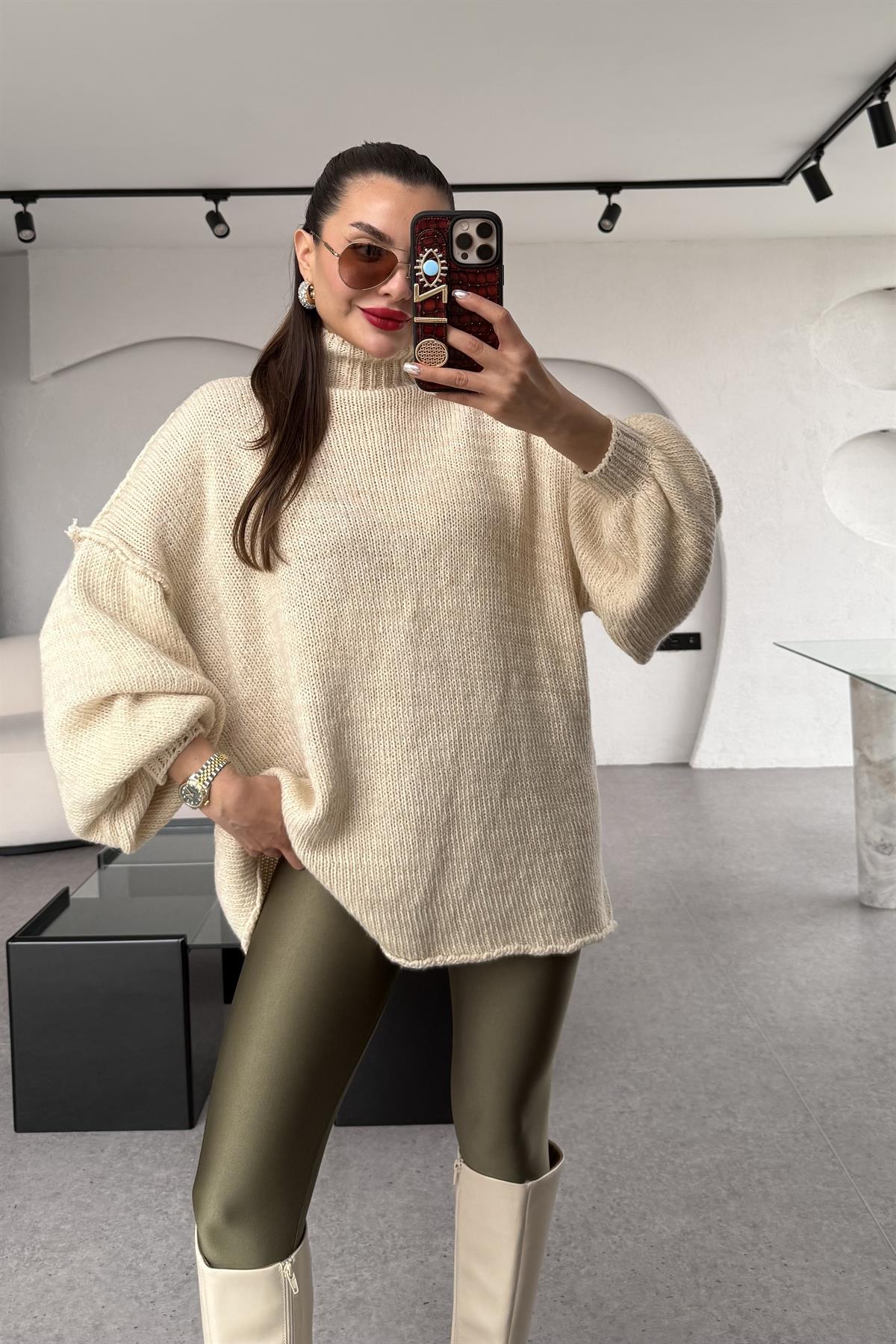 Waspe Krem Oversize Yumoş Kazak