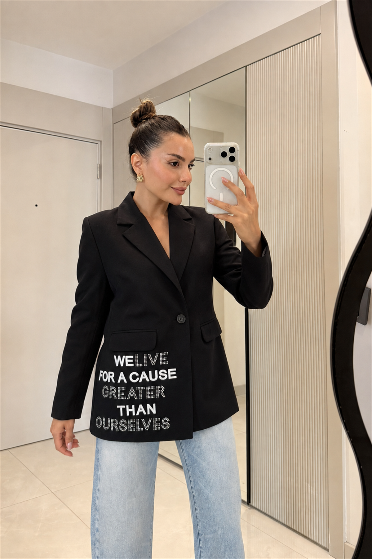 Welive Siyah Taşlı Yazılı Blazer Ceket
