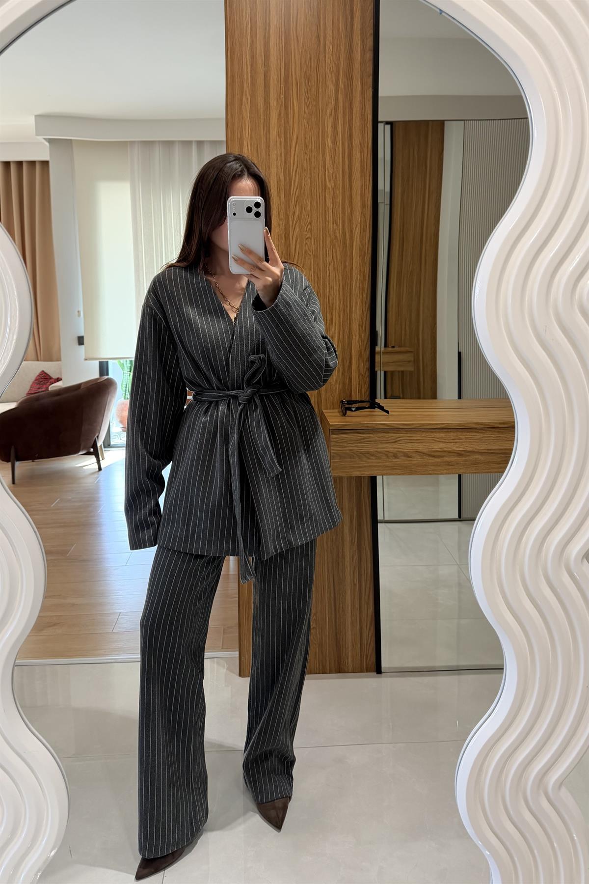 Wendy Antrasit Çizgili Kaşe Takım