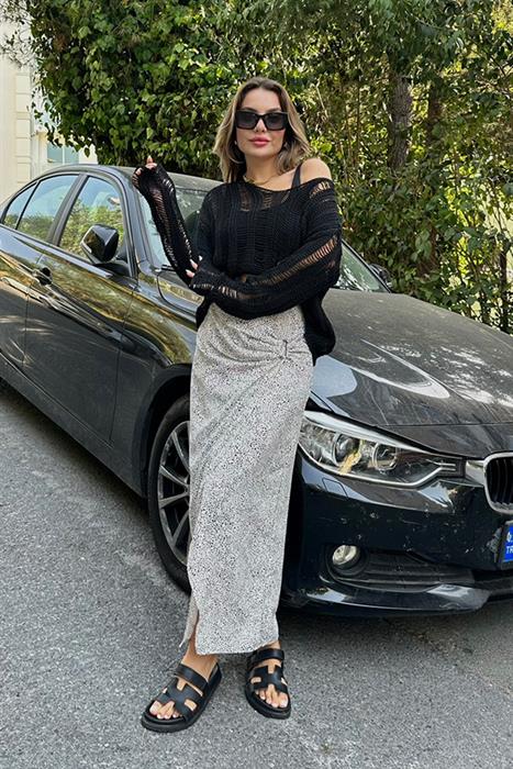 Yandan tokalı puantiyeli yırtmaçlı etek