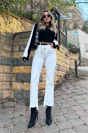 Zr paçası kesikli beyaz mom jean