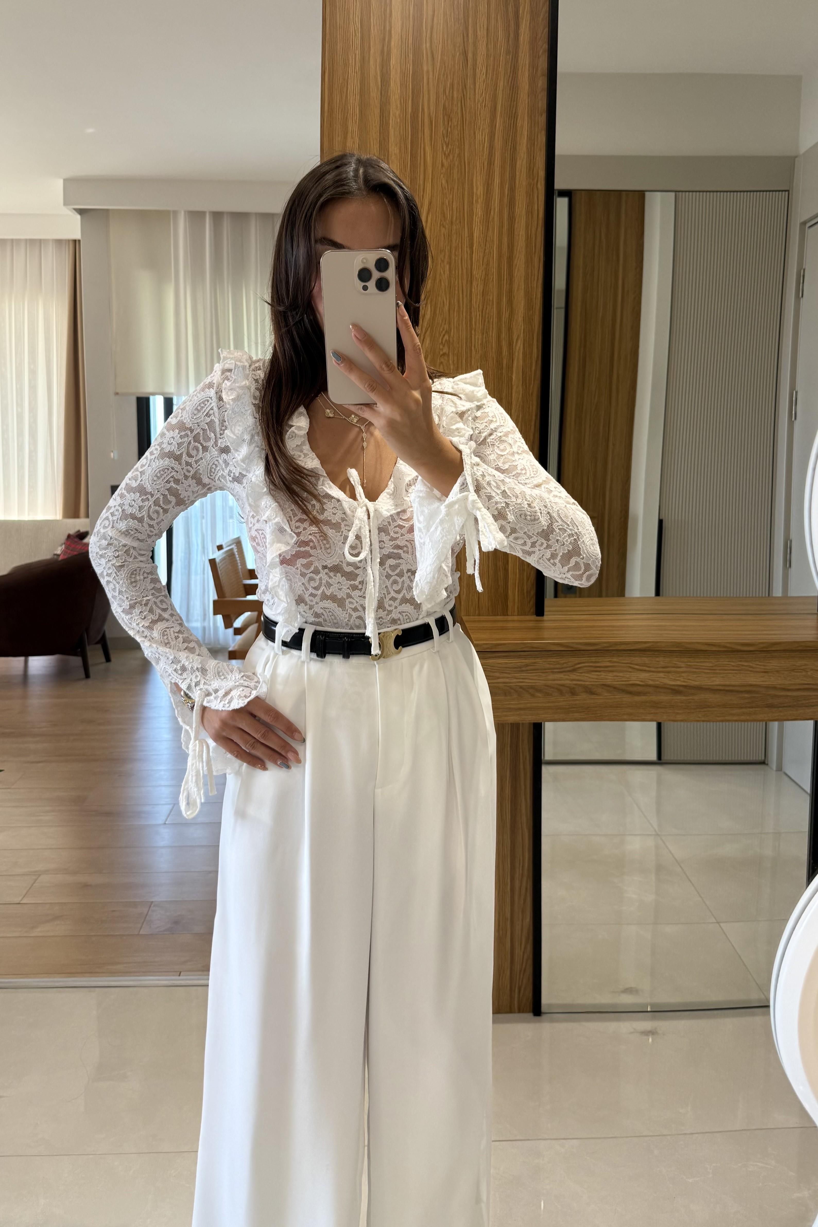 Nilly Beyaz Dantel Fırfırlı Bluz